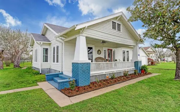 333 E Thigpen, Carmine, TX 78932