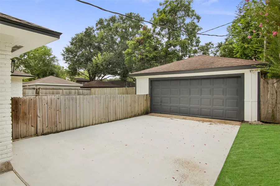 5731 Creekbend Drive, Houston, TX 77096 - #3