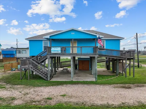 818 Surf Drive, Surfside Beach, TX 77541