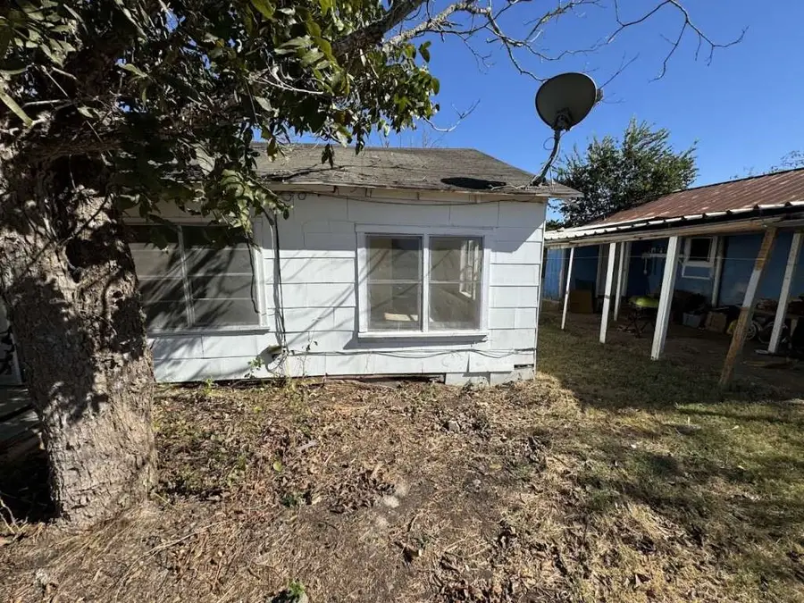 948 S Williamson Street, Giddings, TX 78942 - Image #2