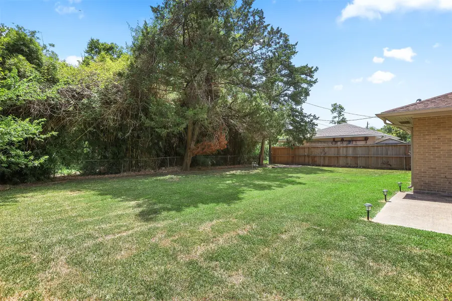 26 S Pin Oak Drive, Texas City, TX 77591 - Image #2