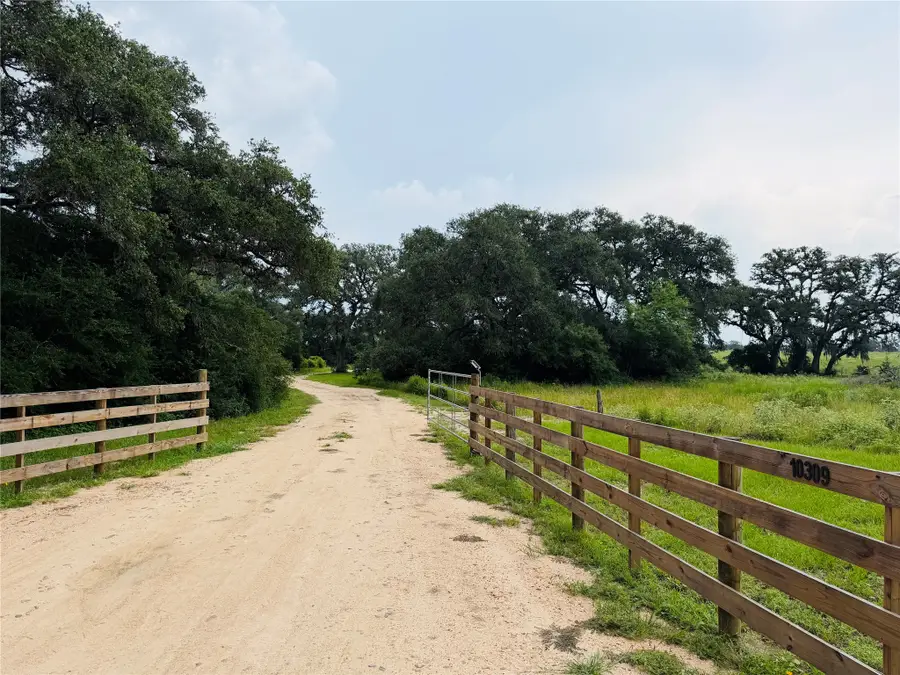 10309 Cr 1, Hallettsville, TX 77964 - #3