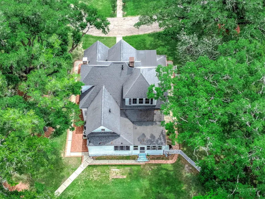 600 S Walker Street, Angleton, TX 77515 - #3