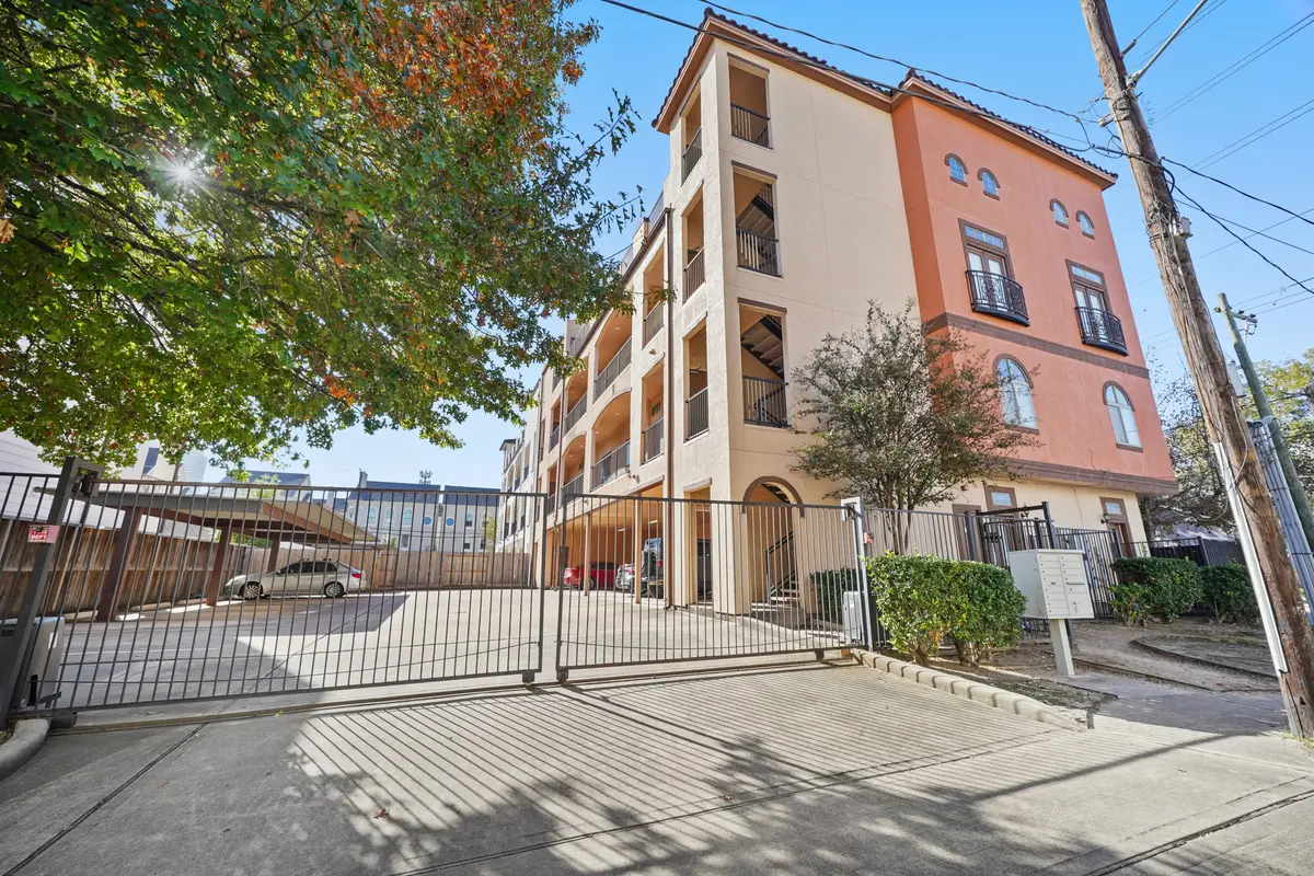 806 Jackson Hill Street #302, Houston, TX 77007 - Image #1