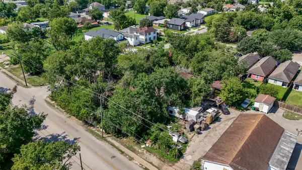 2111 Jensen Drive, Houston, TX 77026