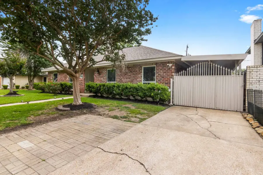 1608 Parkside Dr, Pasadena, TX 77502 - #3