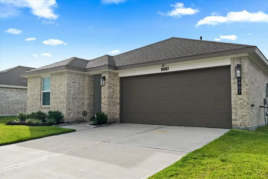 9907 Palm Royal Drive, Baytown, TX 77521 - #2