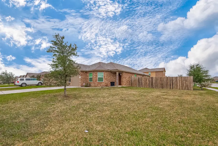 9915 Garnet Grove Drive, Rosharon, TX 77583 - Image #3