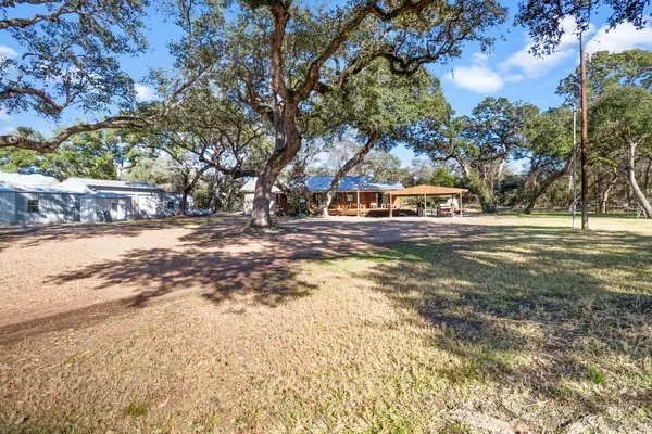 1465 County Road 401, Edna, TX 77957
