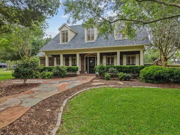 408 Allan Street, Friendswood, TX 77546