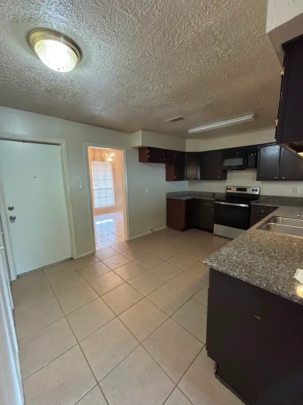 811 Whispering Pine Drive, Missouri City, TX 77489