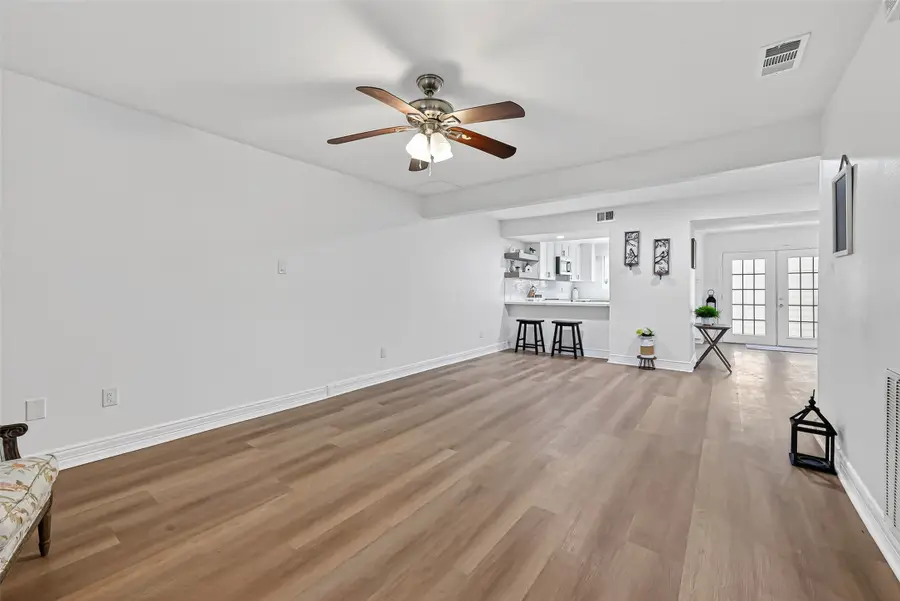 724 Country Place Drive #E, Houston, TX 77079 - #3