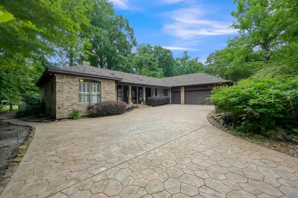 341 Rolling Hills Drive, Conroe, TX 77304