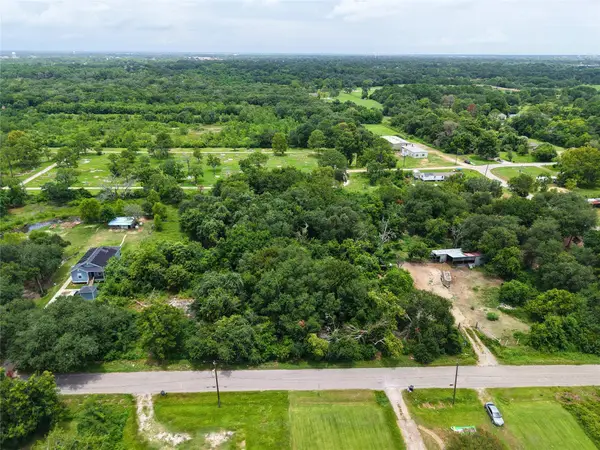 00 Wayne Johnson Avenue, Hitchcock, TX 77563