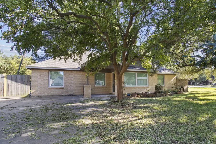 2201 Meadow Lane, La Marque, TX 77568 - Image #2