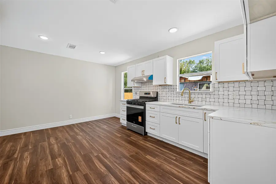 511 E Melville Drive, Crosby, TX 77532 - Image #2