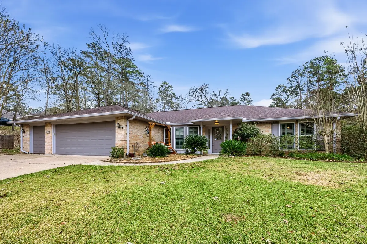 2004 E Lake Drive, Huntsville, TX 77340 - Image #1