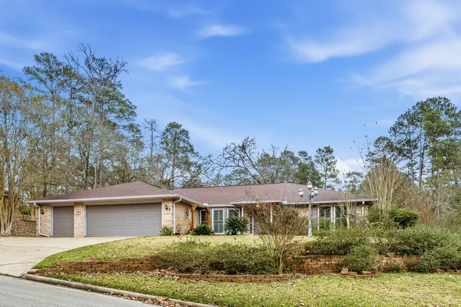 2004 E Lake Drive, Huntsville, TX 77340 - Image #2