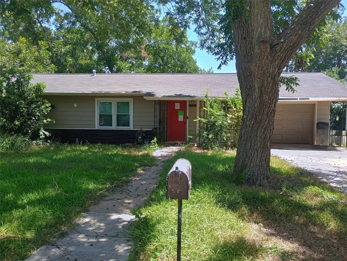 907 Fisher Street, Taylor, TX 76574 - #1