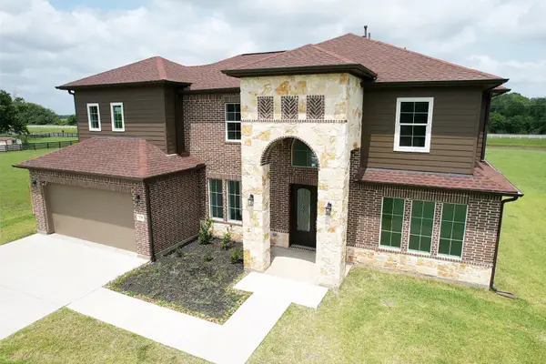 126 Lakeland Circle, Rosharon, TX 77583