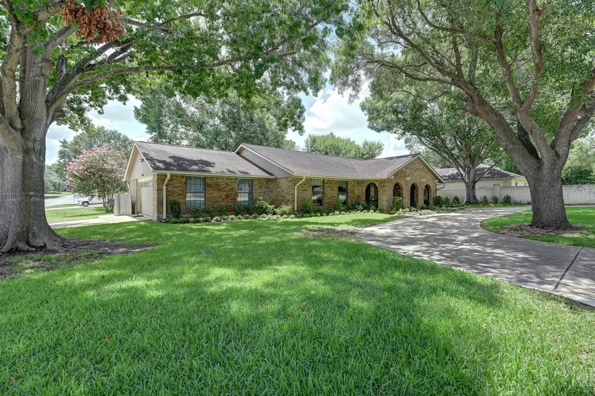 204 E Stone Street, Brenham, TX 77833 - #1