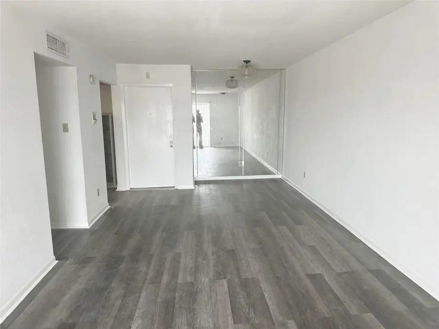 2824 S Bartell Drive, Houston, TX 77054 - Image #2