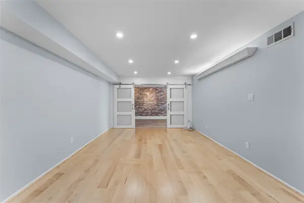 359 N Post Oak Lane #221, Houston, TX 77024