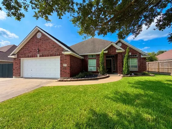 155 Indian Warrior Trail, Lake Jackson, TX 77566