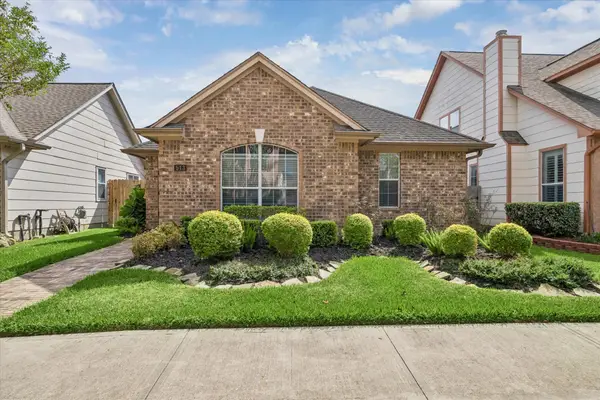 513 Brad Court, Webster, TX 77598