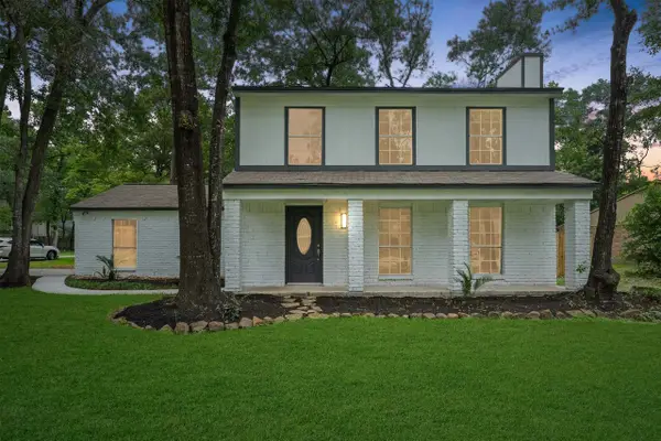 90 Crystal Lake Lane, The Woodlands, TX 77380