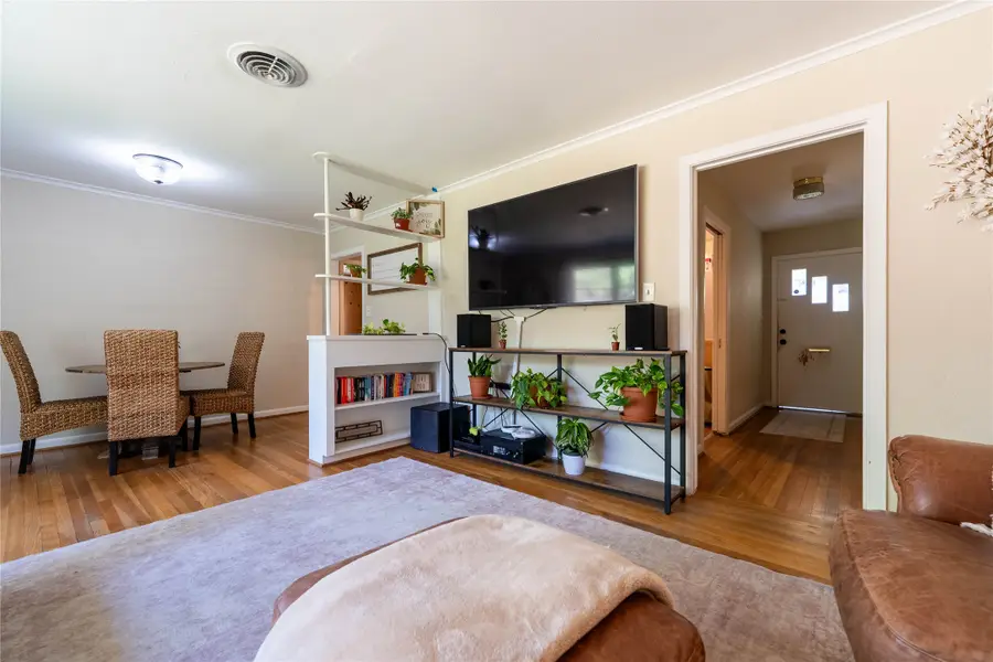 1733 Creek Drive, Houston, TX 77055 - Image #3