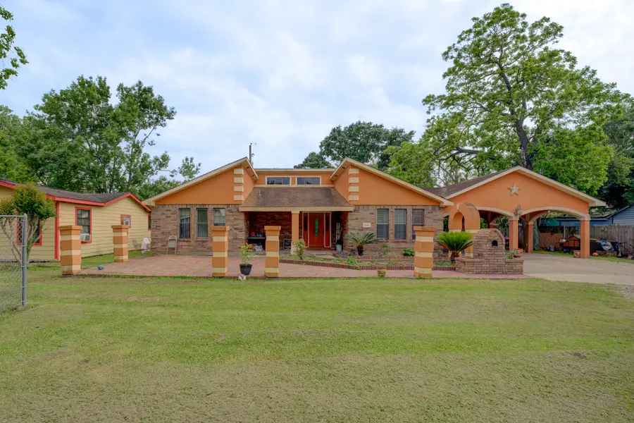 316 Hickman Lane, Angleton, TX 77515 - Image #2