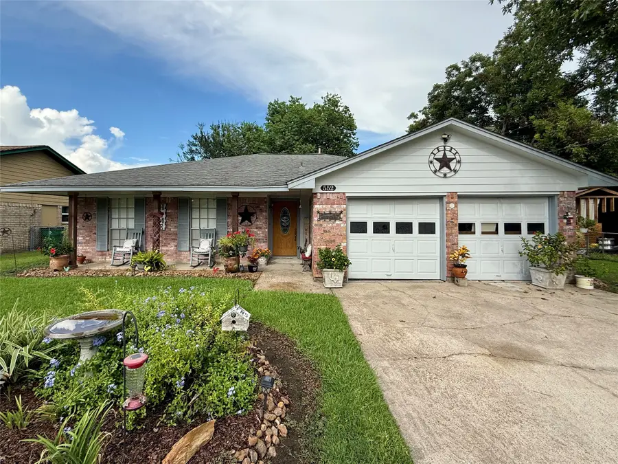 552 Sims Street, Angleton, TX 77515 - #2