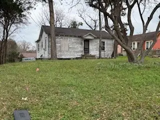 631 University Avenue, Huntsville, TX 77320