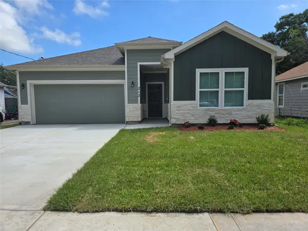 213 Adoue Avenue, Baytown, TX 77520