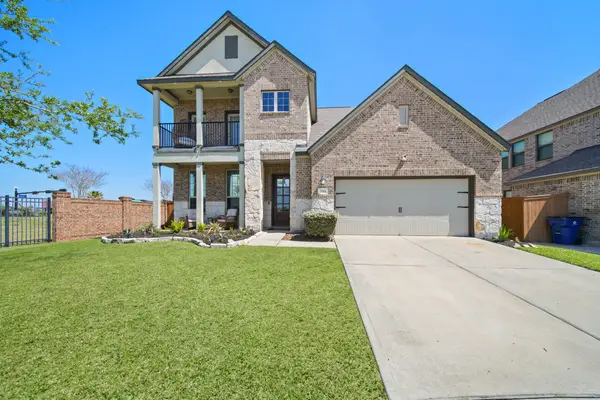 3214 Red Pebble Lane, Texas City, TX 77568