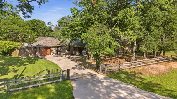 10985 Woods Lane, Cleveland, TX 77328