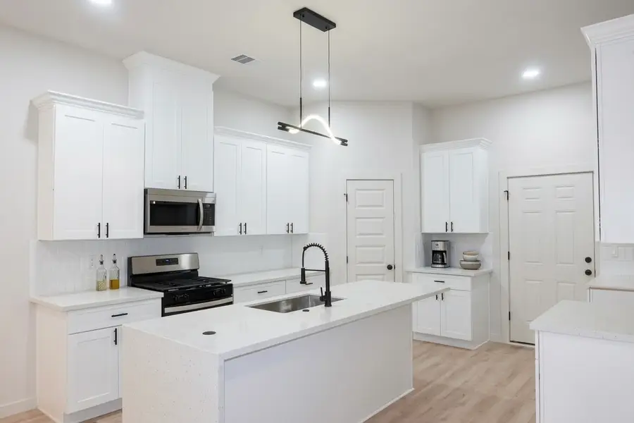 103 E Lobit Avenue, Baytown, TX 77520 - #2