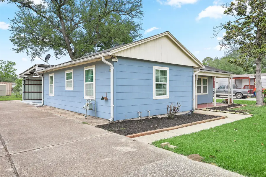 108 N 7th Street, Highlands, TX 77562 - #3