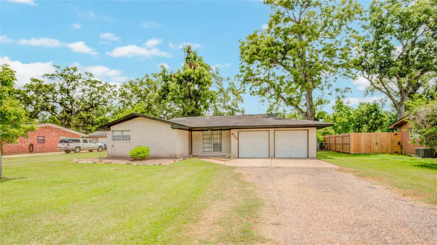 433 Southern Oaks Drive, Lake Jackson, TX 77566 - Image #2