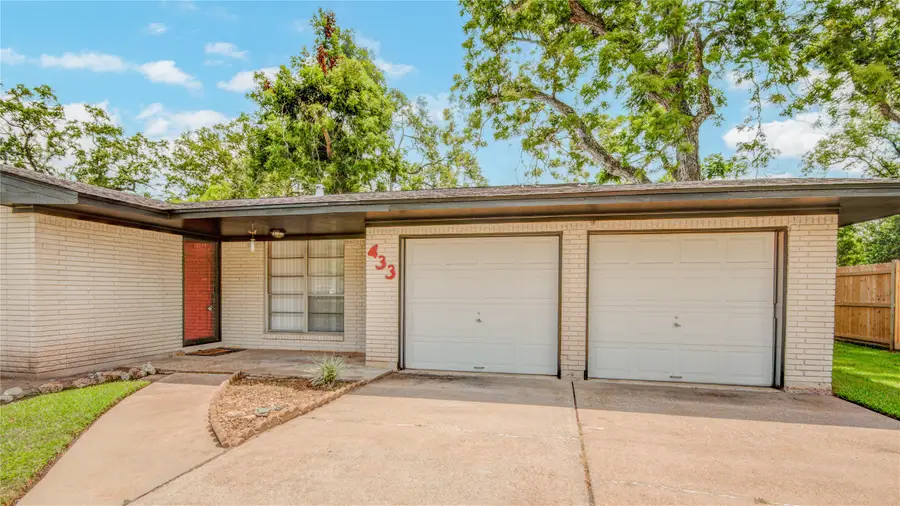 433 Southern Oaks Drive, Lake Jackson, TX 77566 - Image #3