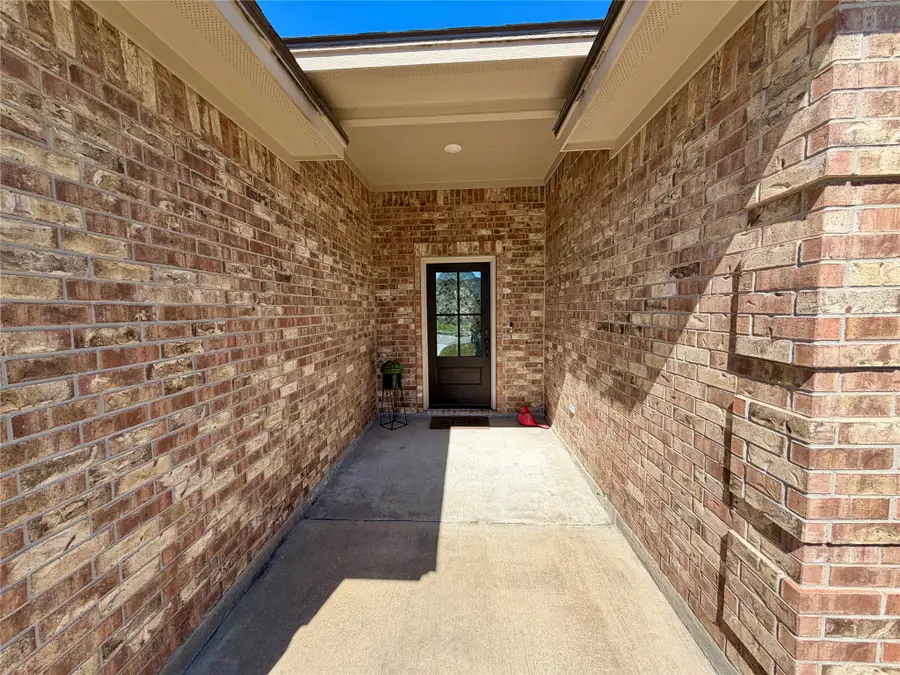 216 Shannon Street, Angleton, TX 77515 - #2