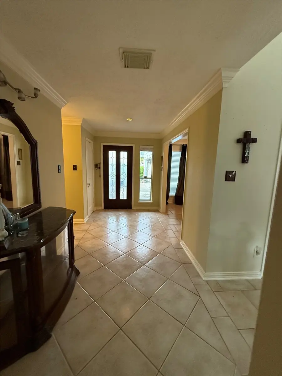 2902 Arrowhead Drive, Sugar Land, TX 77479 - Image #2