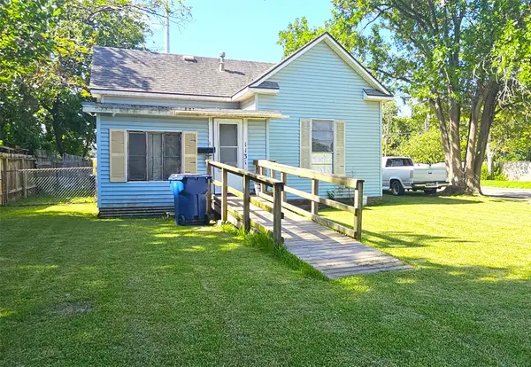 1131 2nd Avenue S, Texas City, TX 77590