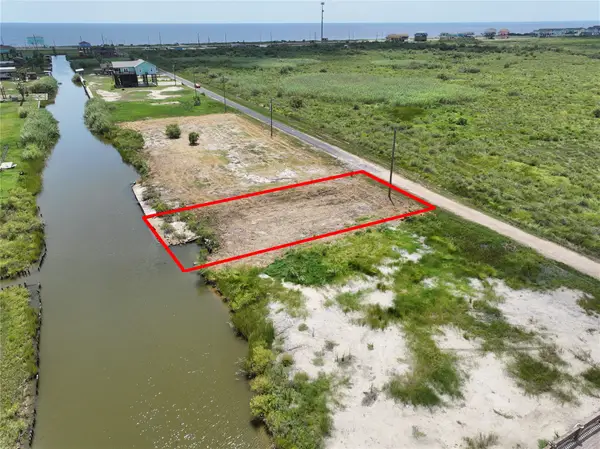 1120 Pennington Street, Gilchrist, TX 77617