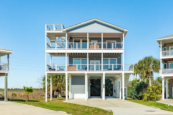 3903 Pirates Beach Blvd Court, Galveston, TX 77554