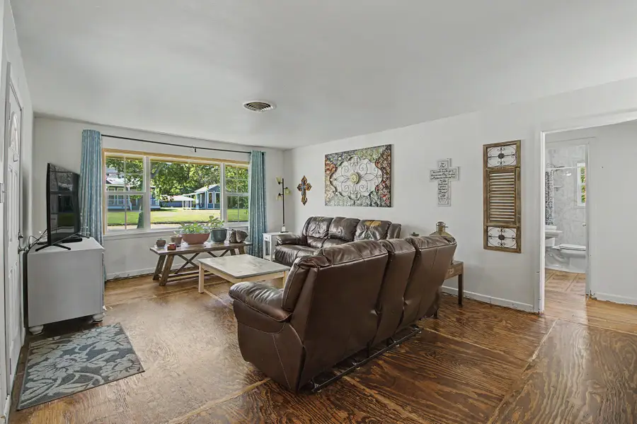 307 E Barton Street, Calvert, TX 77837 - #3