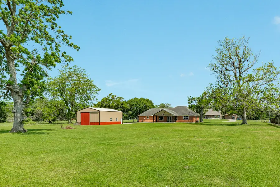 154 Horse Shoe Trail, Angleton, TX 77515 - #2