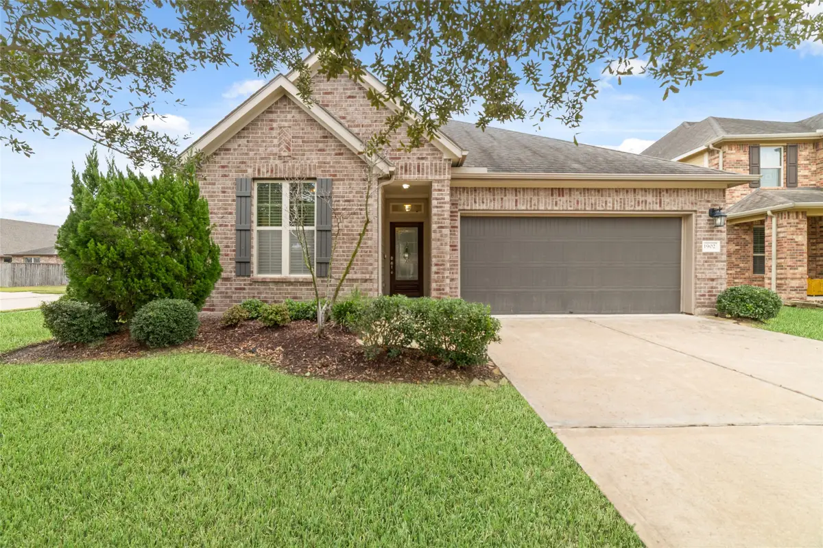 1902 Emerald Breeze Court, Pearland, TX 77089 - Image #1