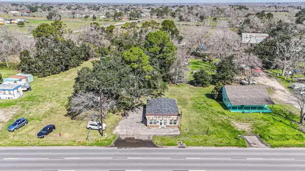 2466 W Highway 6, Alvin, TX 77511